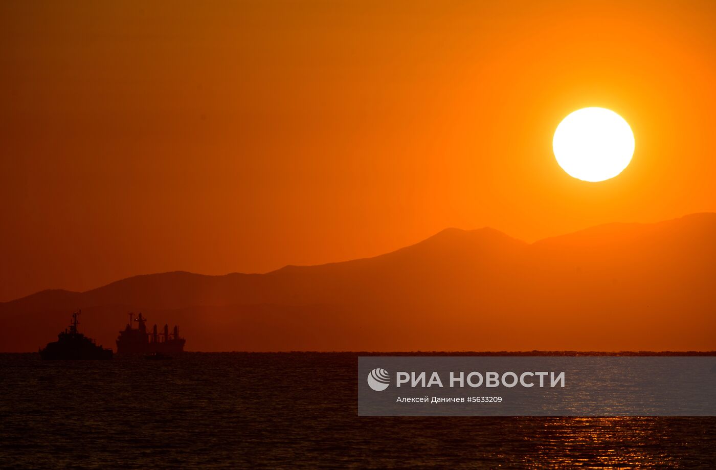 Восход солнца на острове Русский