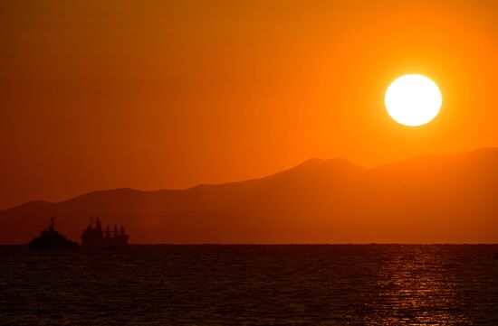 Восход солнца на острове Русский
