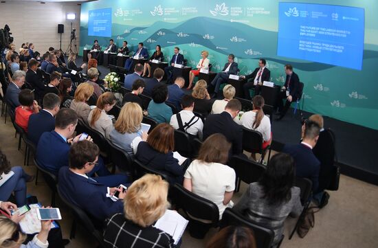 IV Восточный экономический форум. День первый