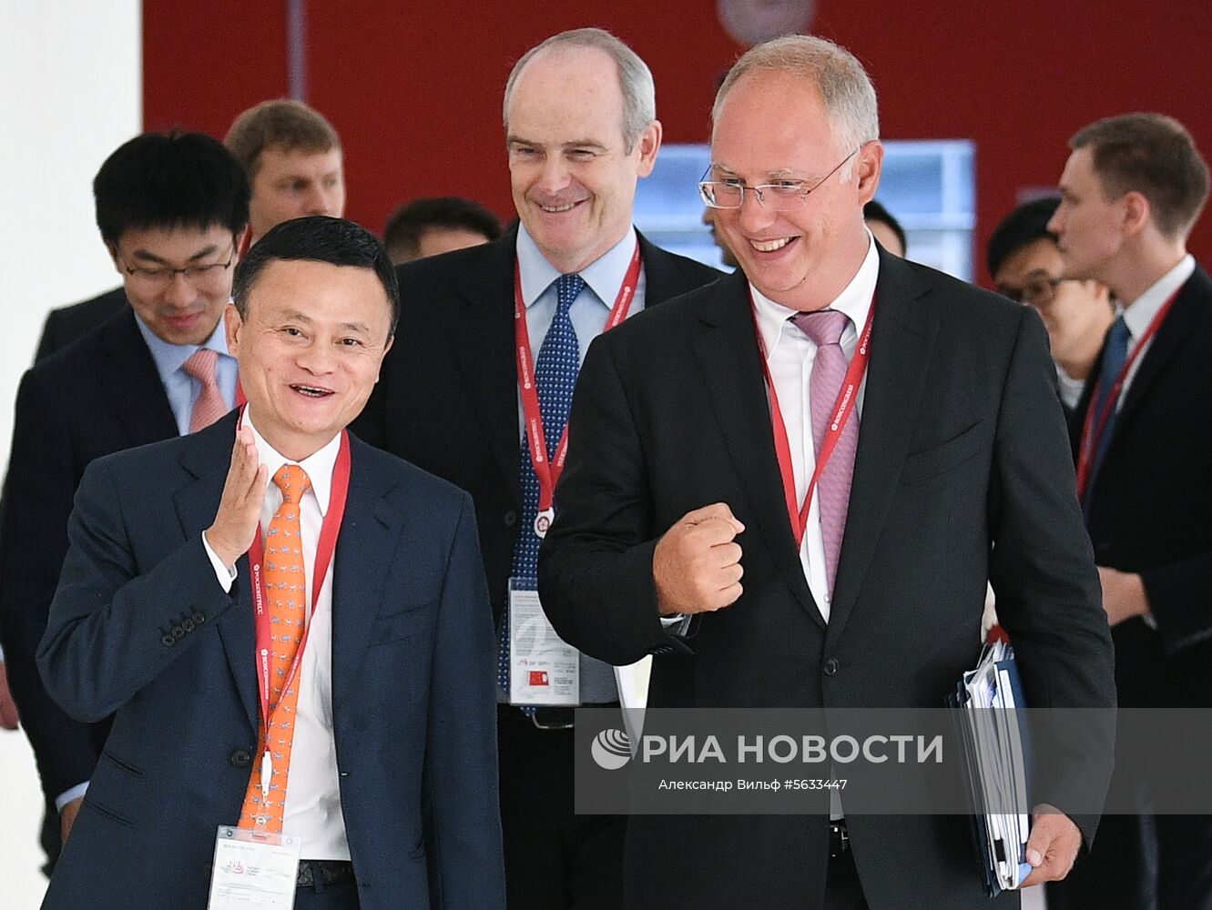 Основатель Alibaba Джек Ма (слева) и генеральный директор Российского фонда прямых инвестиций (РФПИ) Кирилл Дмитриев (справа) на IV Восточном экономическом форуме во Владивостоке.
Место: Россия, Приморский край, Владивосток. Автор: Александр Вильф/РИА Новости. IV Восточный экономический форум. День первый