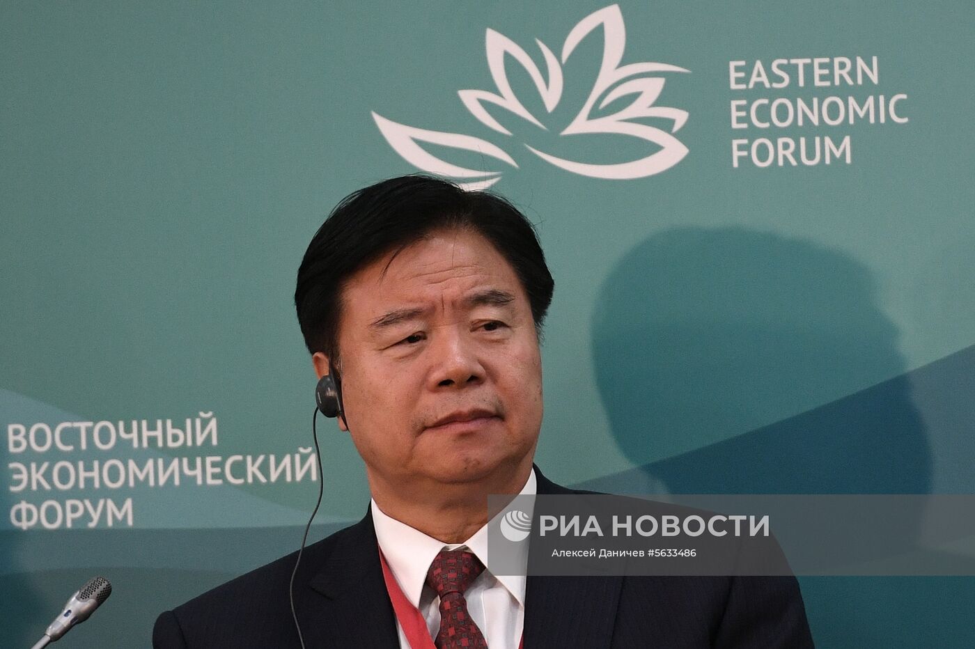Председатель совета директоров Китайской национальной нефтегазовой корпорации Ван Илинь на панельной сессии "Перекрестки Шелкового пути" в рамках IV Восточного экономического форума во Владивостоке. Место: Россия, Приморский край, Владивосток. Автор: Алексей Даничев/РИА Новости. IV Восточный экономический форум. День первый