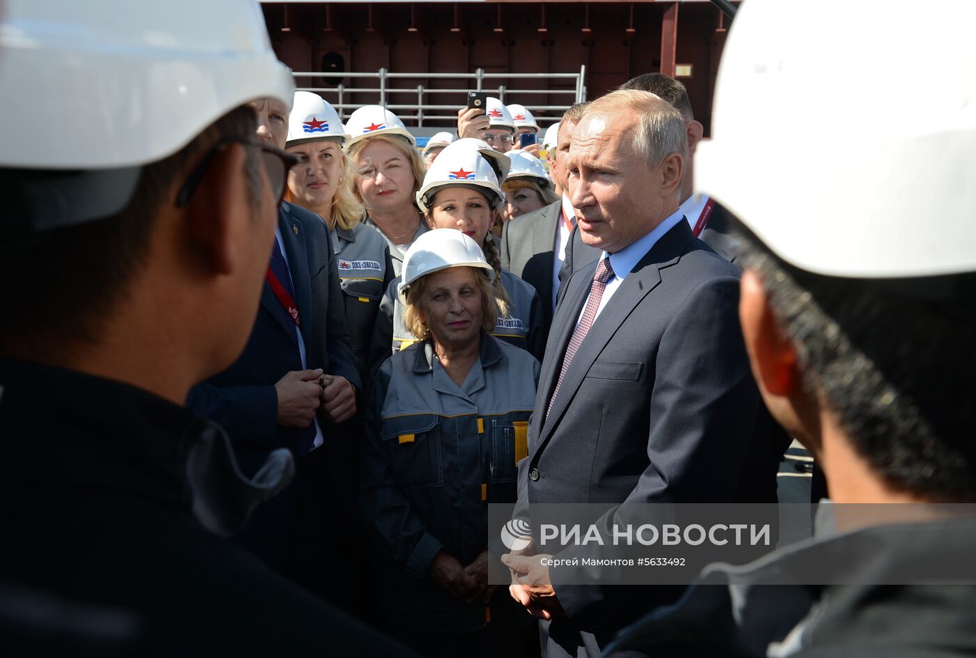 Рабочая поездка президента РФ В. Путина в Дальневосточный федеральный округ. День второй