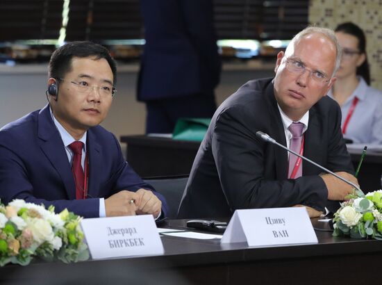 Рабочая поездка президента РФ В. Путина в Дальневосточный федеральный округ. День второй