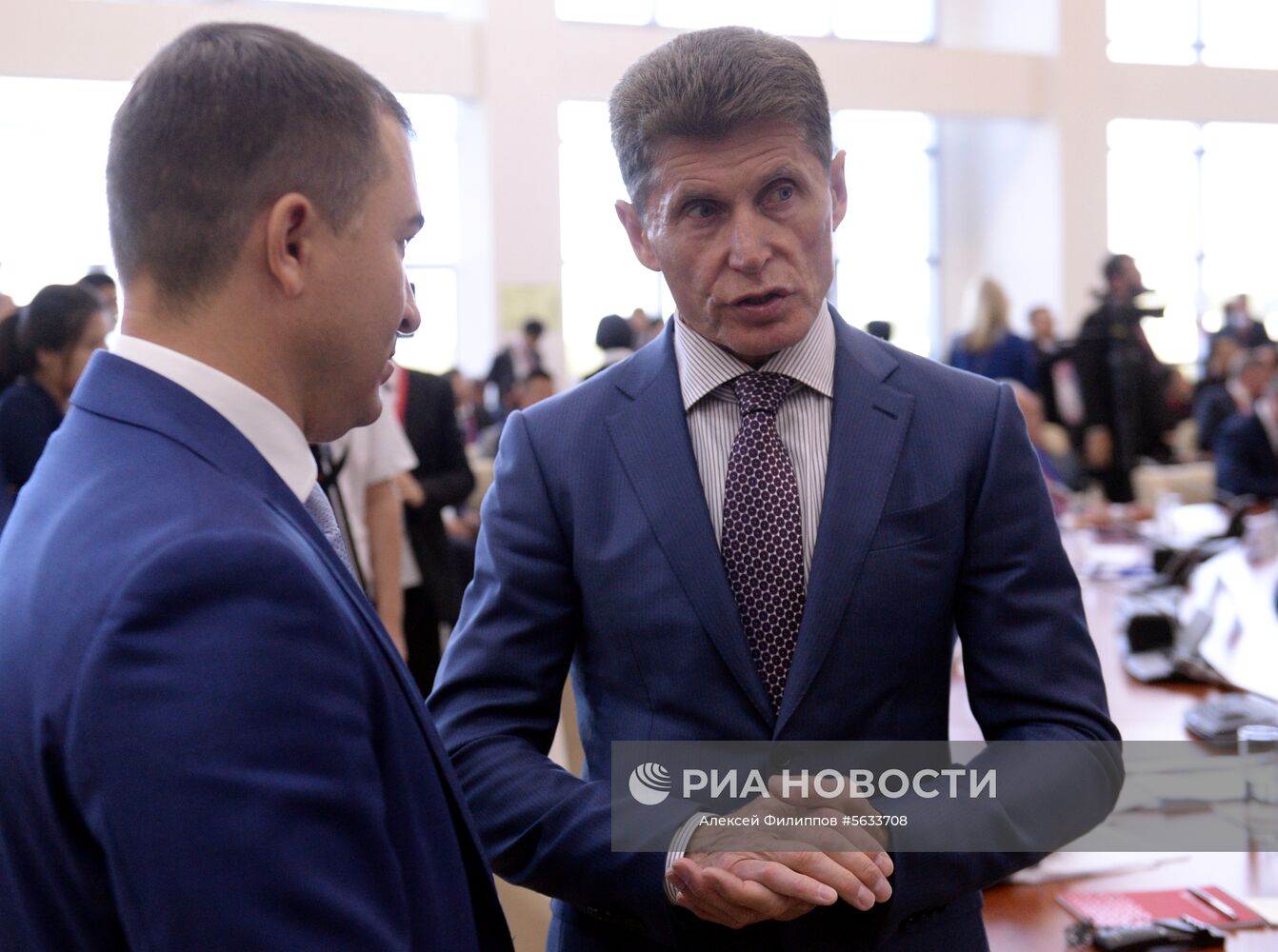 Губернатор Сахалинской области Олег Кожемяко на встрече в формате "круглого стола" руководителей регионов России и Китая в рамках IV Восточного экономического форума во Владивостоке. Место: Россия, Приморский край, Владивосток. Автор: Алексей Филиппов/РИА Новости. IV Восточный экономический форум. День первый