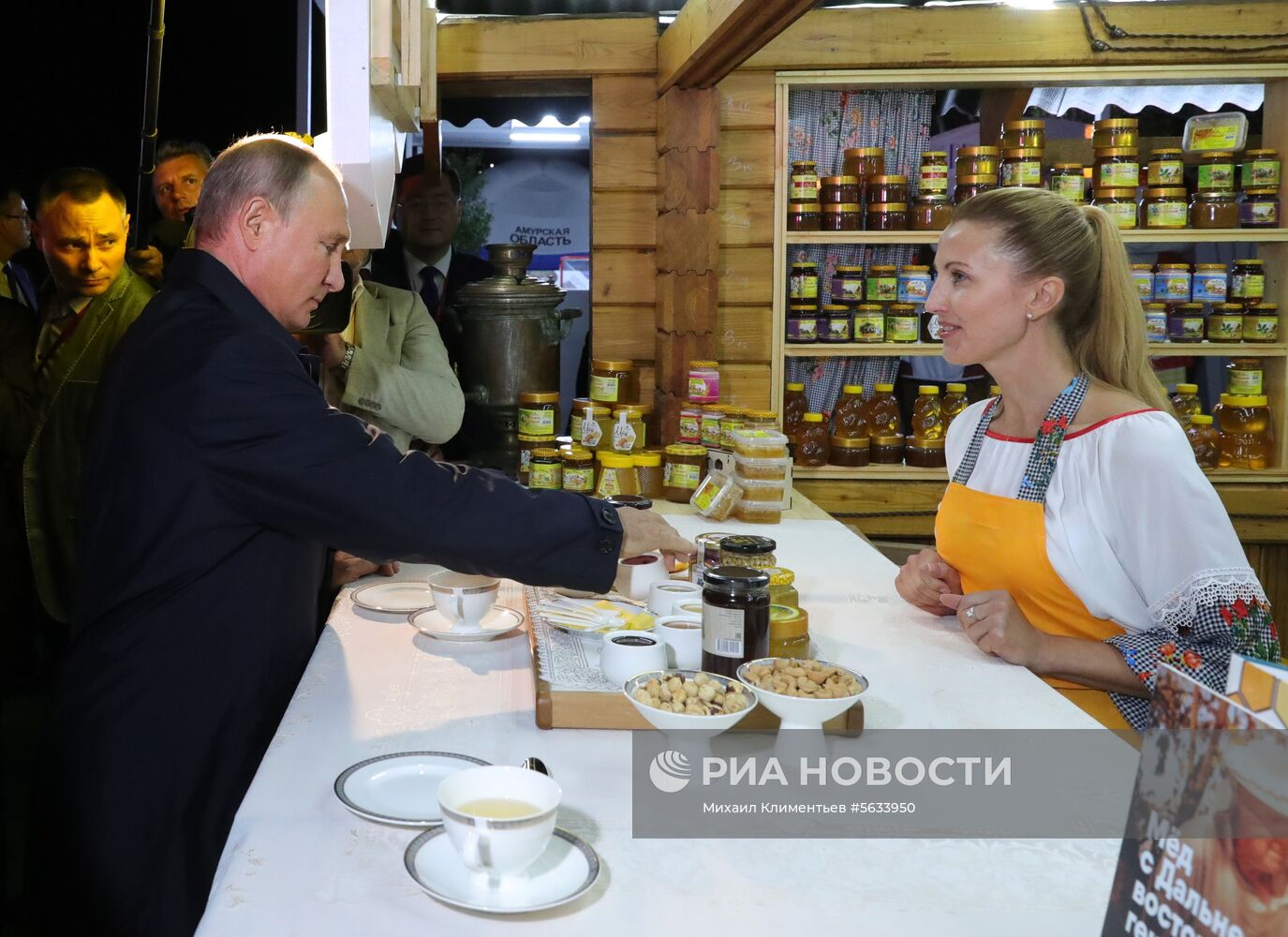 Рабочая поездка президента РФ В. Путина в Дальневосточный федеральный округ. День второй