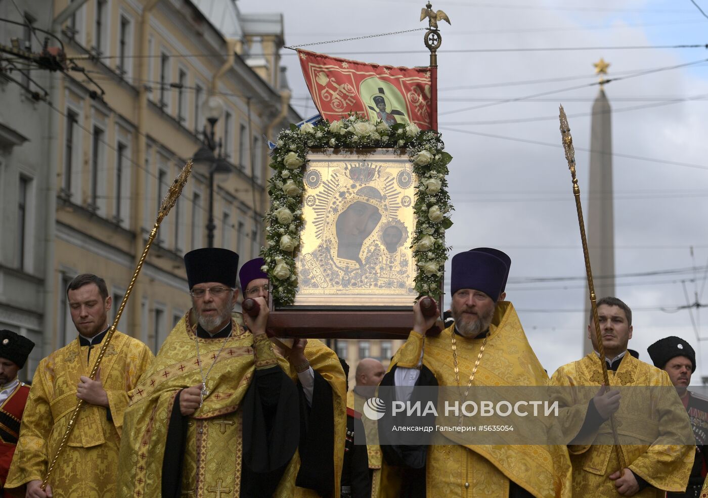 Крестный ход в честь дня перенесения мощей Александра Невского