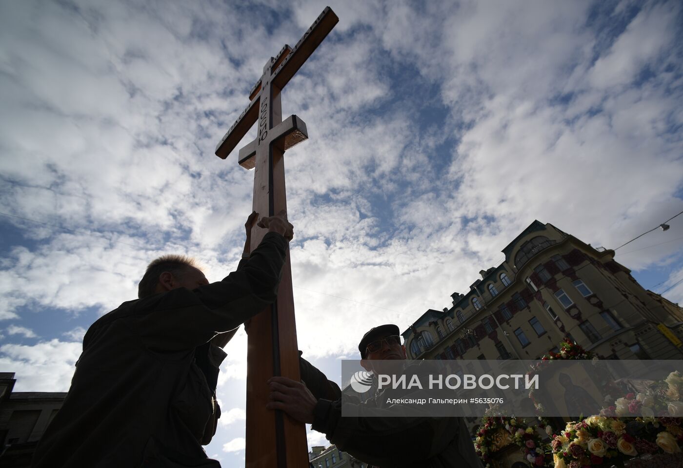 Крестный ход в честь дня перенесения мощей Александра Невского 