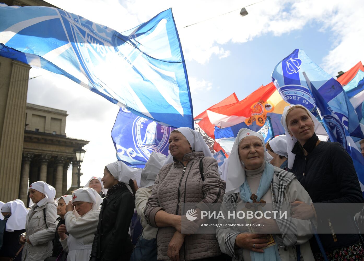 Крестный ход в честь дня перенесения мощей Александра Невского