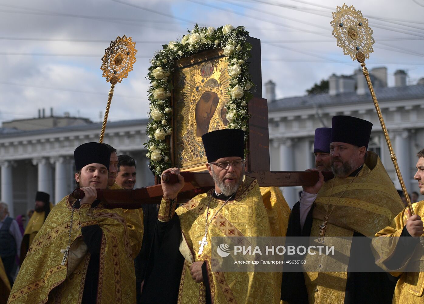 Крестный ход в честь дня перенесения мощей Александра Невского 