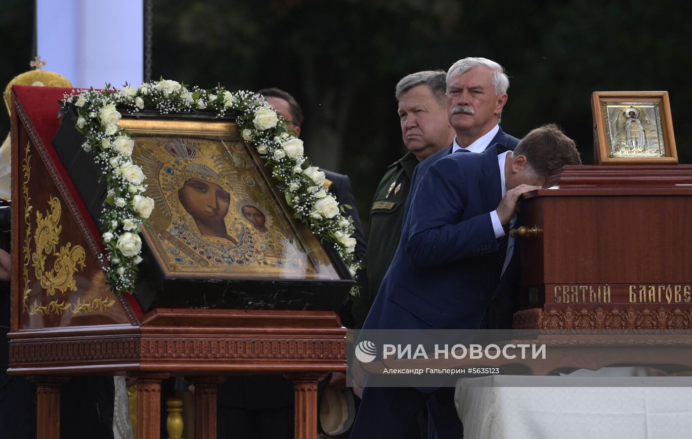 Крестный ход в честь дня перенесения мощей Александра Невского