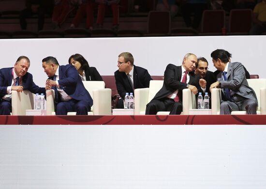 Рабочая поездка президента РФ В. Путина в Дальневосточный федеральный округ. День третий