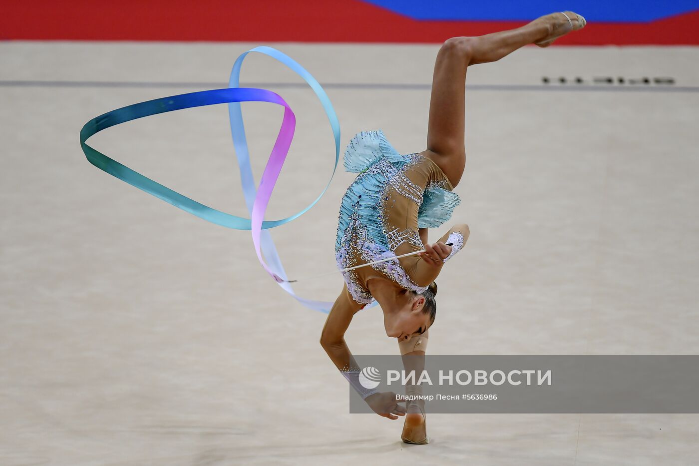 Александра Солдатова (Россия) выполняет упражнения в финальных выступлениях с лентой в индивидуальной программе на чемпионате мира по художественной гимнастике 2018 в Софии. Место: Болгария, София. Автор: Владимир Песня/РИА Новости. Художественная гимнастика. Чемпионат мира. День четвертый