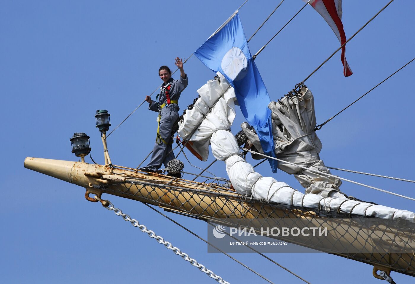 Парусники-участники  регаты в рамках ВЭФ покидают Владивосток