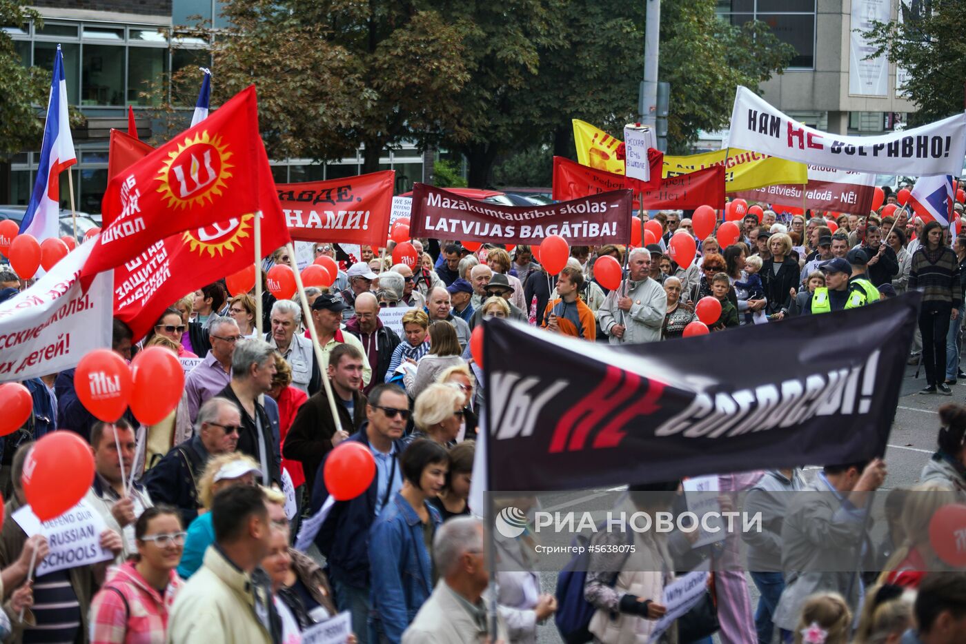 Марш в защиту русских школ в Латвии