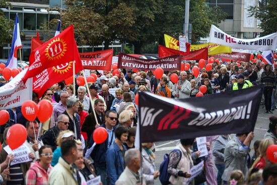 Марш в защиту русских школ в Латвии