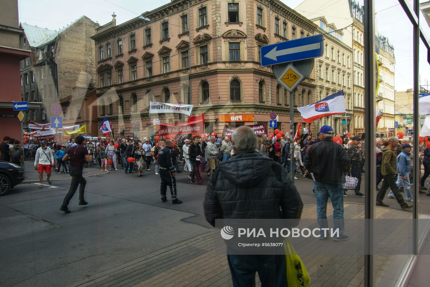 Марш в защиту русских школ в Латвии