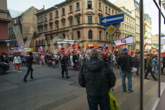 Марш в защиту русских школ в Латвии