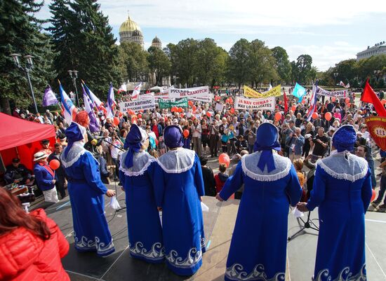 Марш в защиту русских школ в Латвии