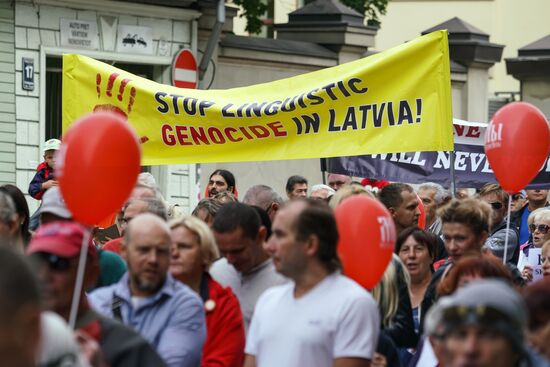 Марш в защиту русских школ в Латвии
