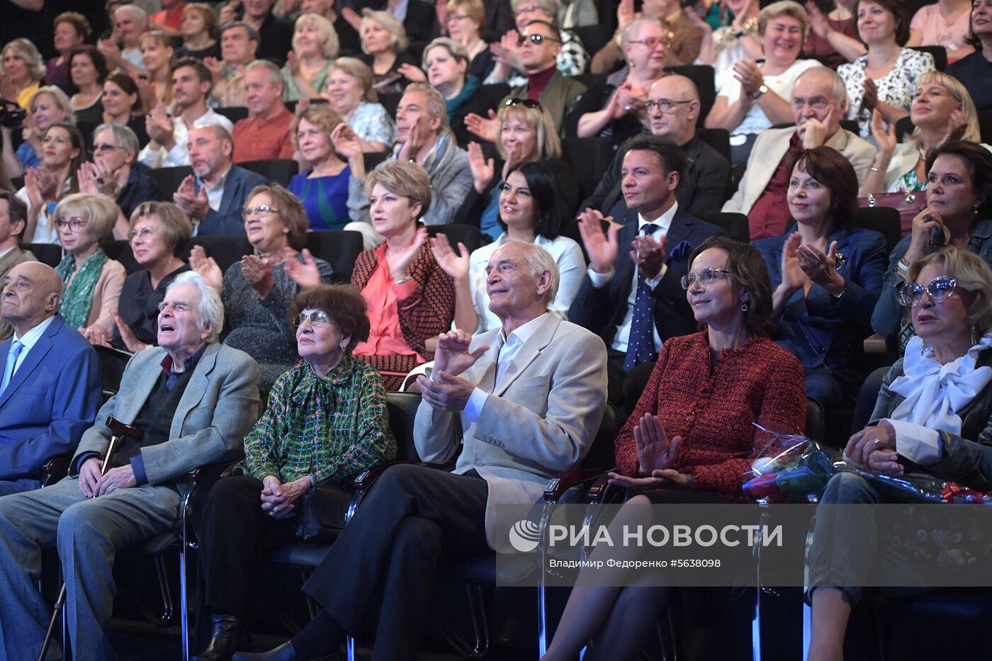 Сбор труппы Театра им. Вахтангова в Москве