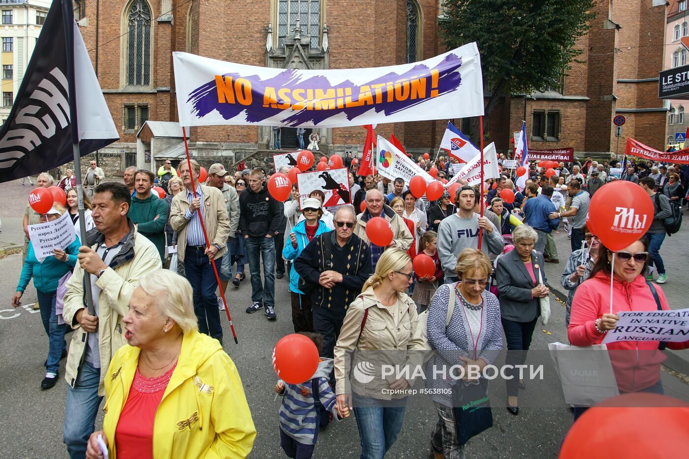 Марш в защиту русских школ в Латвии