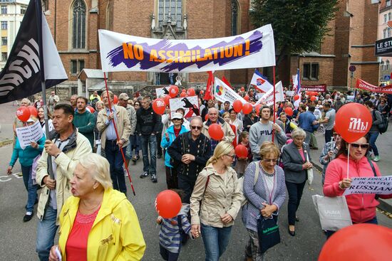 Марш в защиту русских школ в Латвии