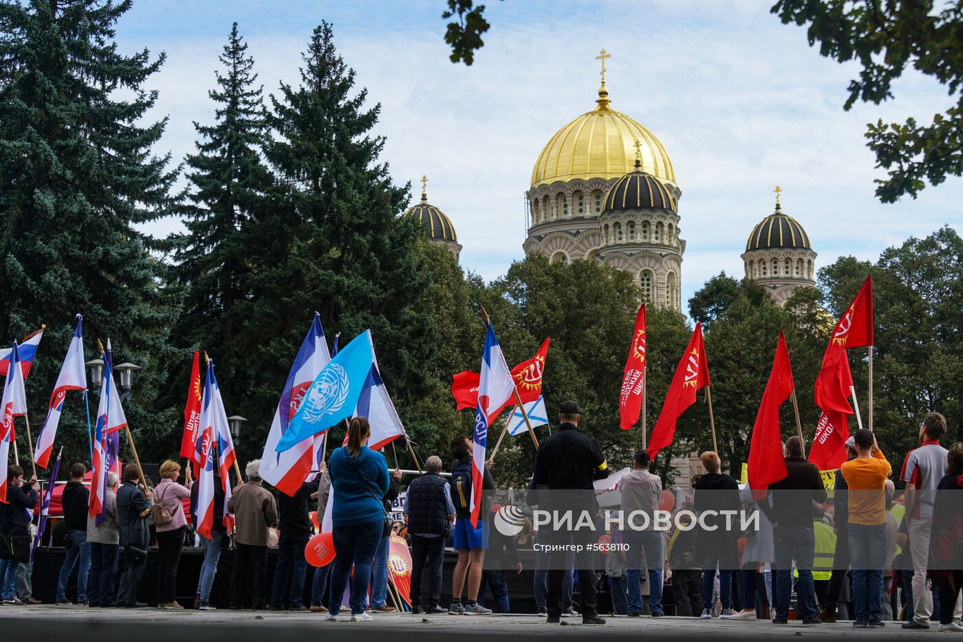 Марш в защиту русских школ в Латвии