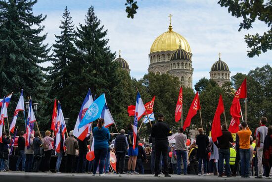 Марш в защиту русских школ в Латвии