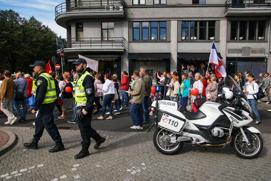 Марш в защиту русских школ в Латвии