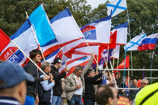 Марш в защиту русских школ в Латвии