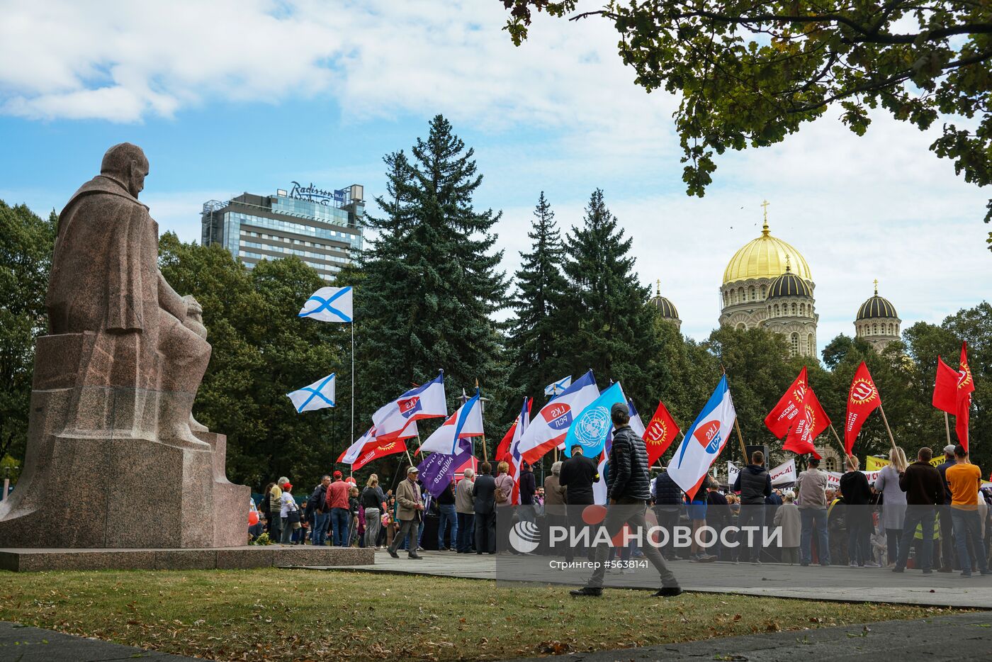 Марш в защиту русских школ в Латвии