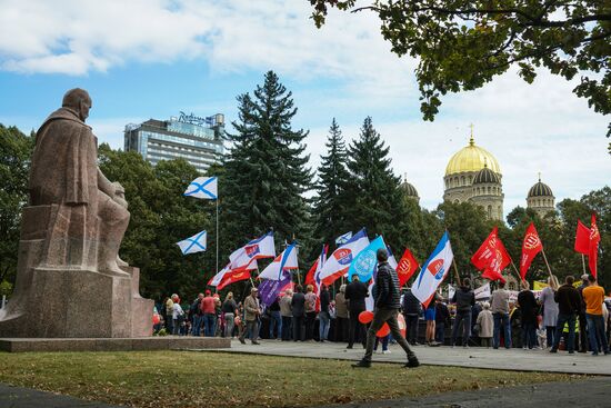 Марш в защиту русских школ в Латвии