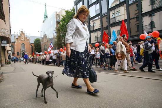 Марш в защиту русских школ в Латвии