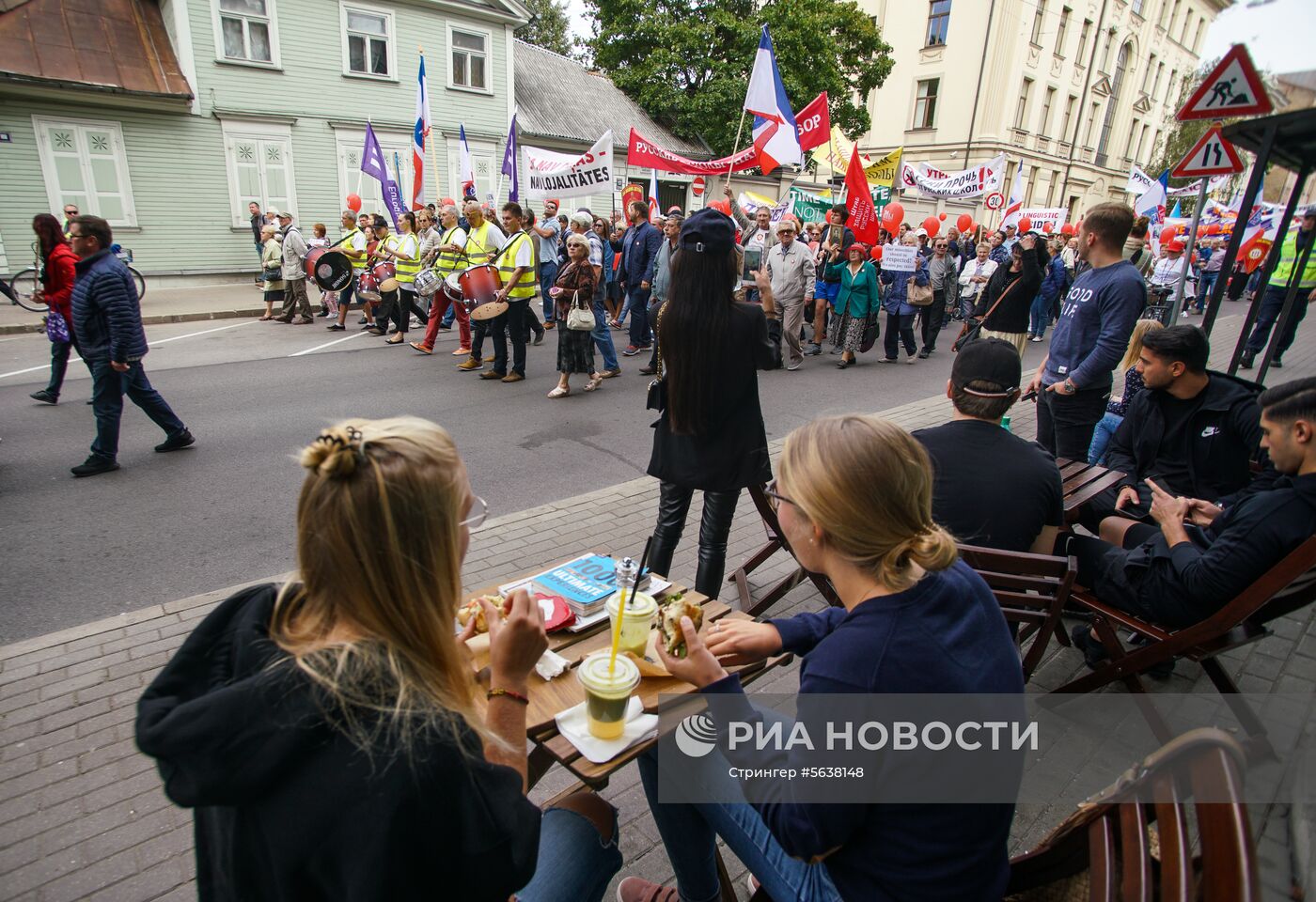 Марш в защиту русских школ в Латвии