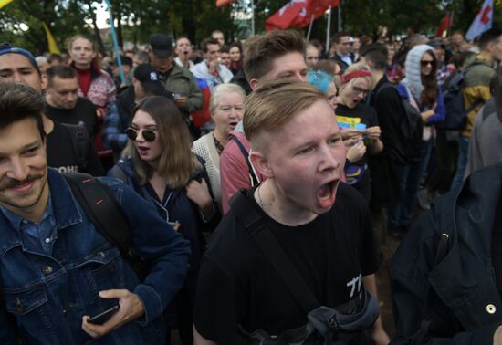 Митинг против пенсионной реформы в Санкт-Петербурге 