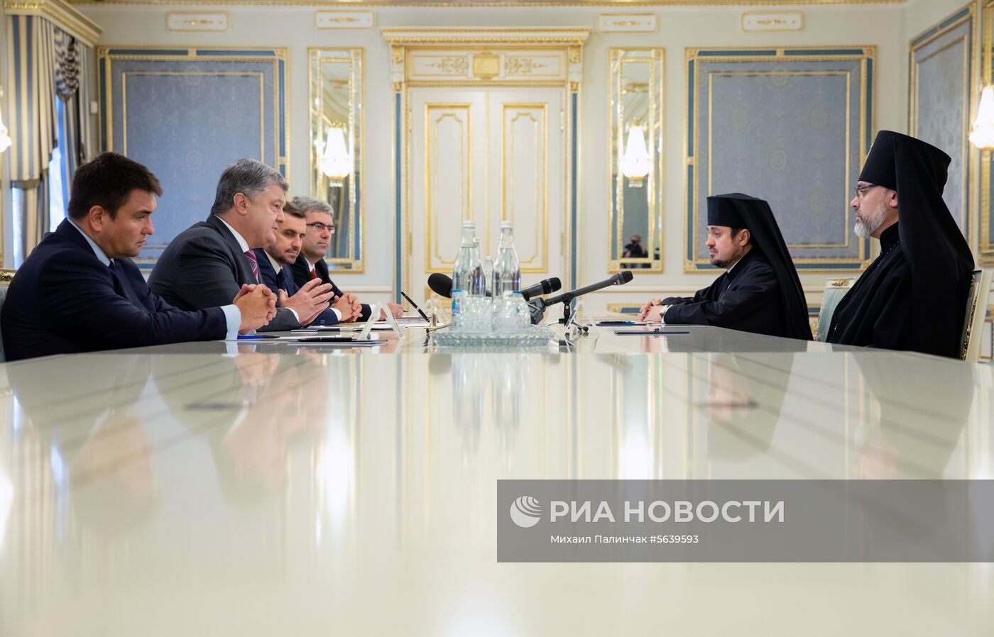 Президент Украины П. Порошенко встретился с экзархами Вселенского патриархата на Украине