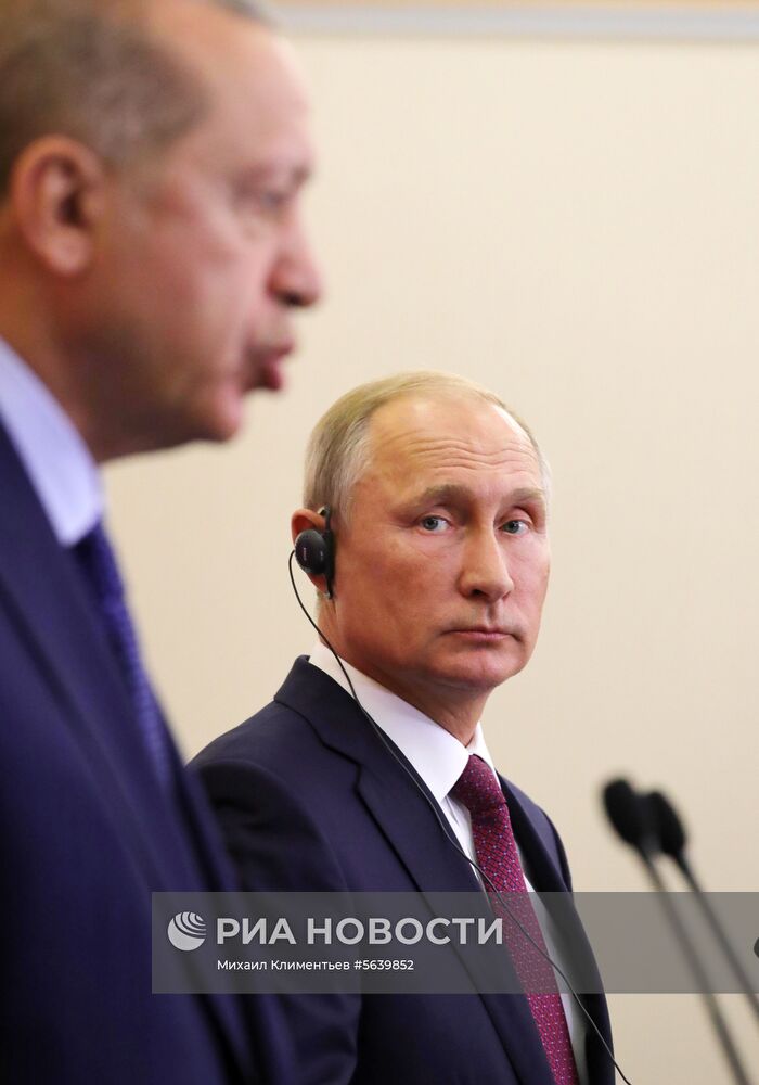 Президент РФ В. Путин встретился с президентом Турции Р. Т. Эрдоганом