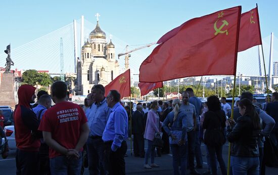 Митинг в поддержку кандидата в губернаторы Приморского края от КПРФ А. Ищенко