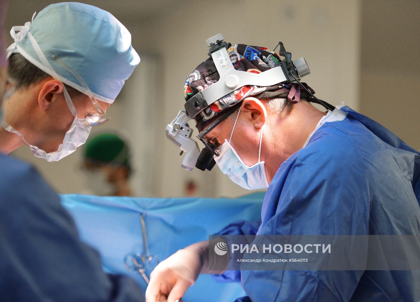 Врачи во время операции в Федеральном центре сердечно-сосудистой хирургии в Челябинске. Место: Россия, Челябинск. Автор: Александр Кондратюк/РИА Новости. Федеральный центр сердечно-сосудистой хирургии в Челябинске