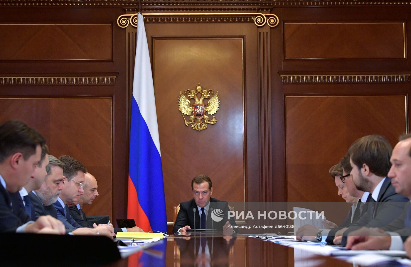 Премьер-министр РФ Д. Медведев провел совещание по вопросам нефтедобычи