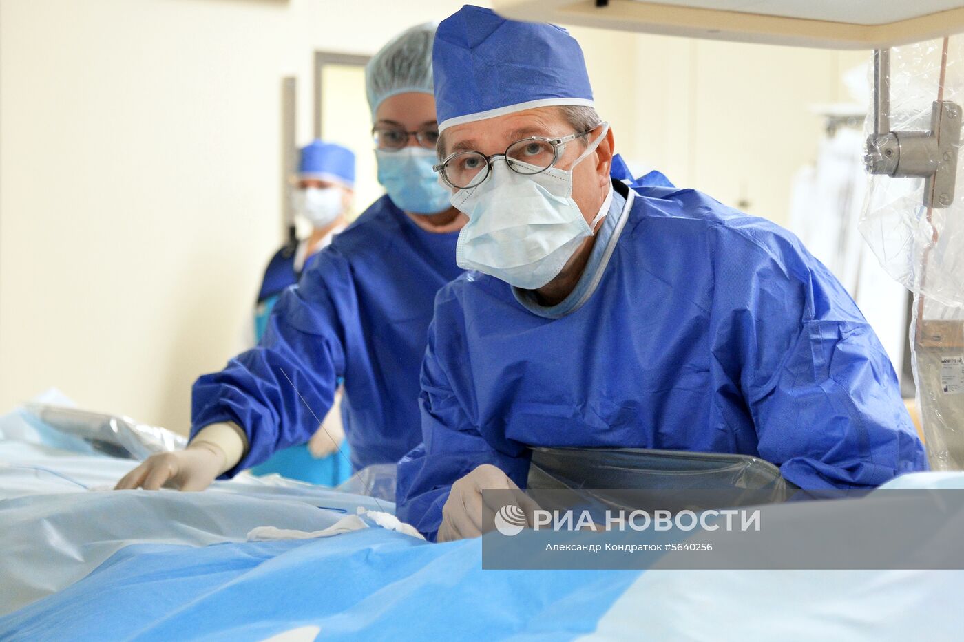 Врачи во время операции в Федеральном центре сердечно-сосудистой хирургии в Челябинске. Место: Россия, Челябинск. Автор: Александр Кондратюк/РИА Новости. Федеральный центр сердечно-сосудистой хирургии в Челябинске
