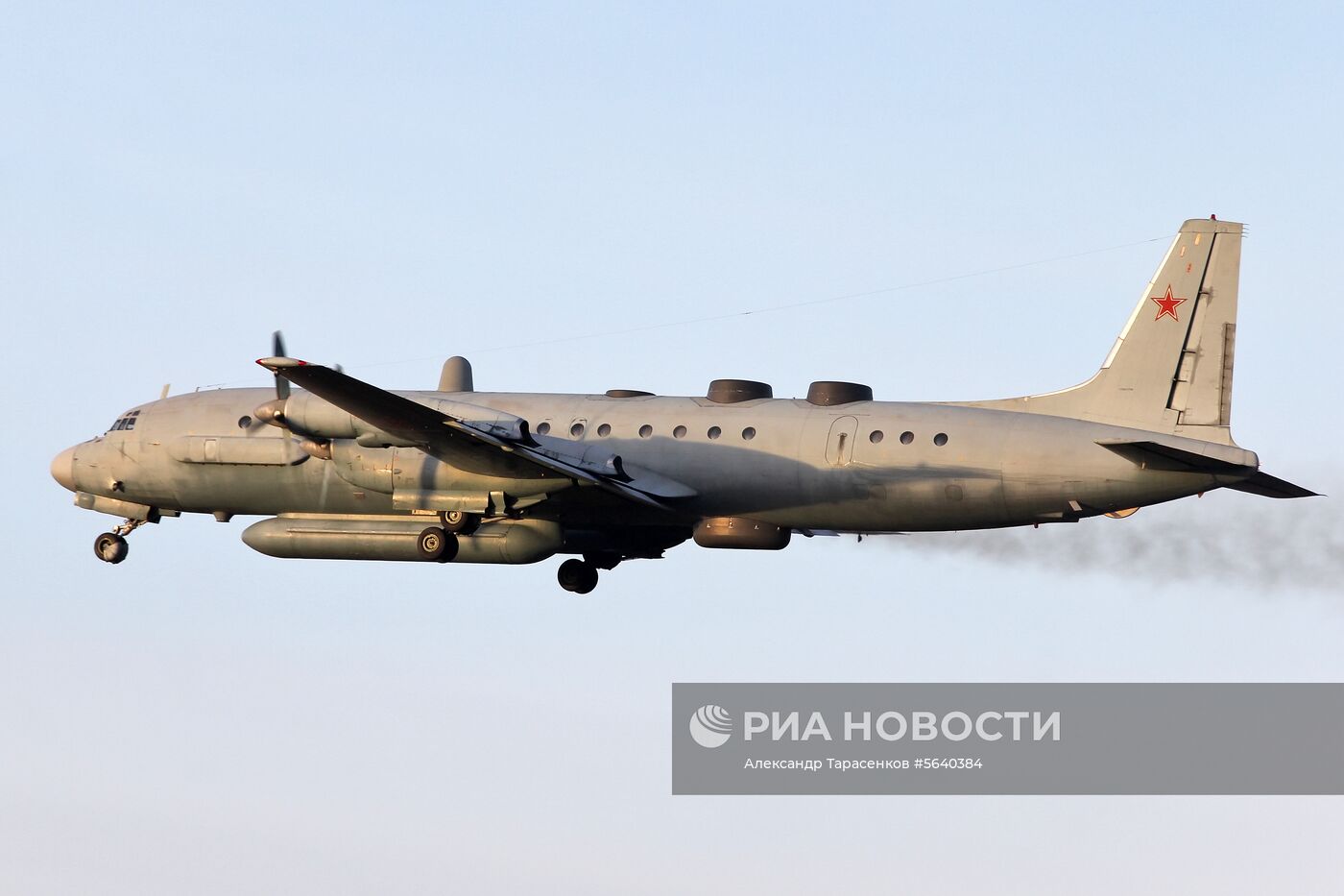 Самолет Ил-20 с российскими военными на борту потерпел крушение в Сирии