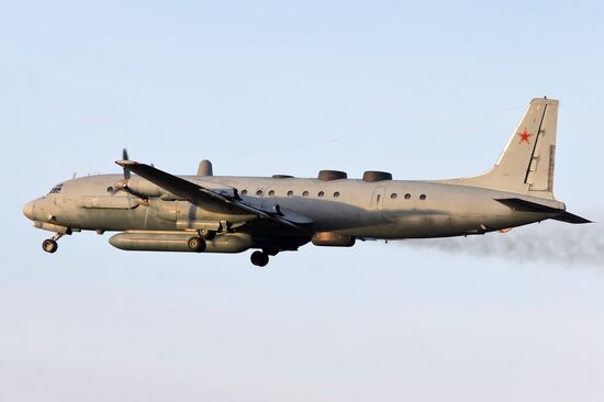 Самолет Ил-20 с российскими военными на борту потерпел крушение в Сирии