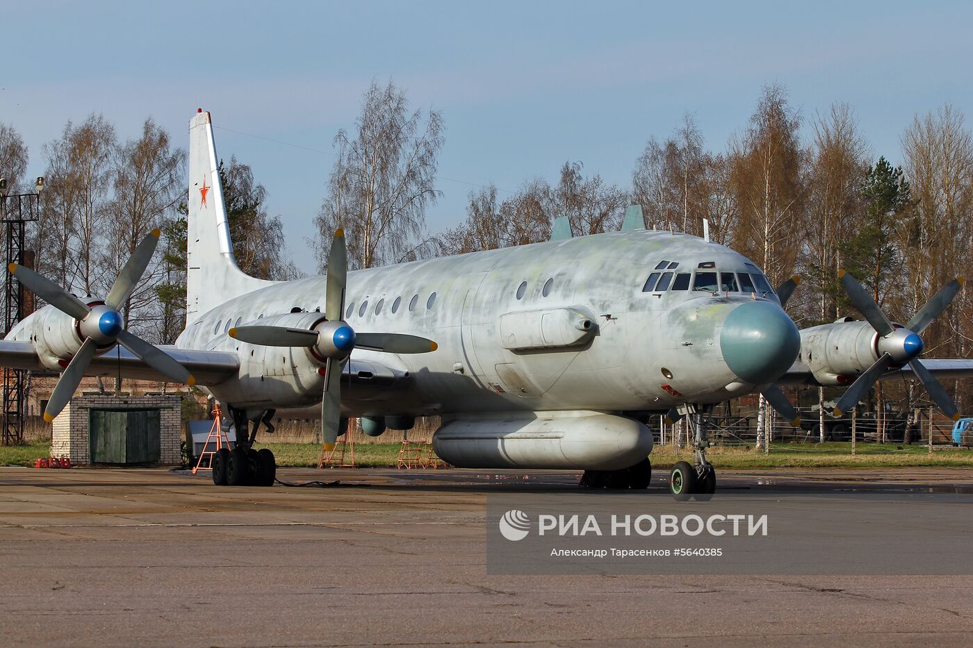 Самолет Ил-20 с российскими военными на борту потерпел крушение в Сирии
