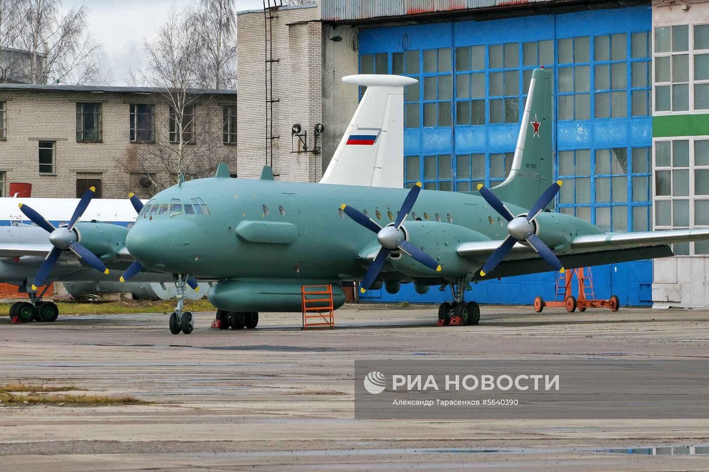 Самолет Ил-20 с российскими военными на борту потерпел крушение в Сирии