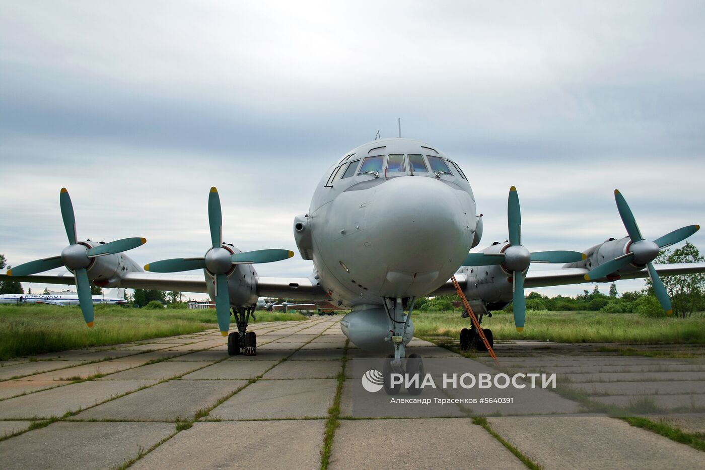 Самолет Ил-20 с российскими военными на борту потерпел крушение в Сирии