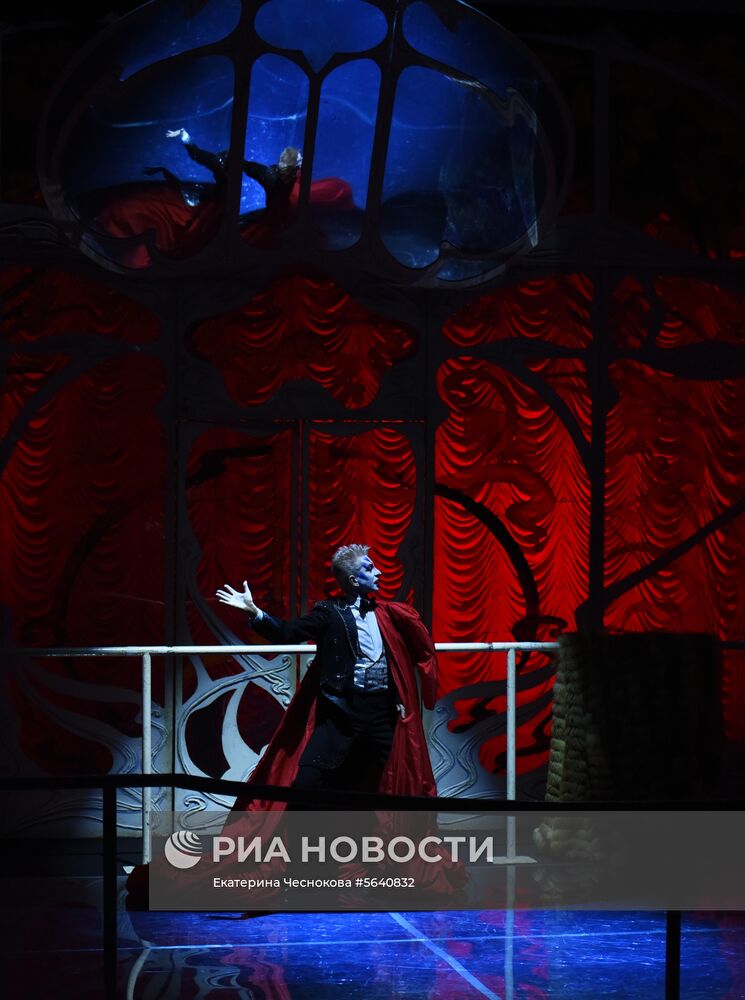 Открытие нового сезона в Московском театре Романа Виктюка