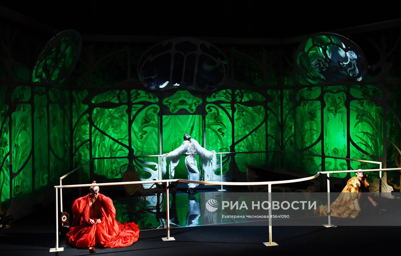 Открытие нового сезона в Московском театре Романа Виктюка