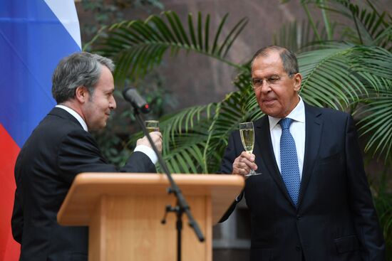 Открытие выставки, посвященной 190-летию установления отношений между Россией и Грецией