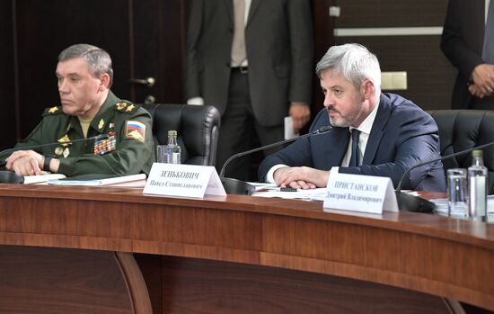 Президент РФ В. Путин провел заседание Военно-промышленной комиссии